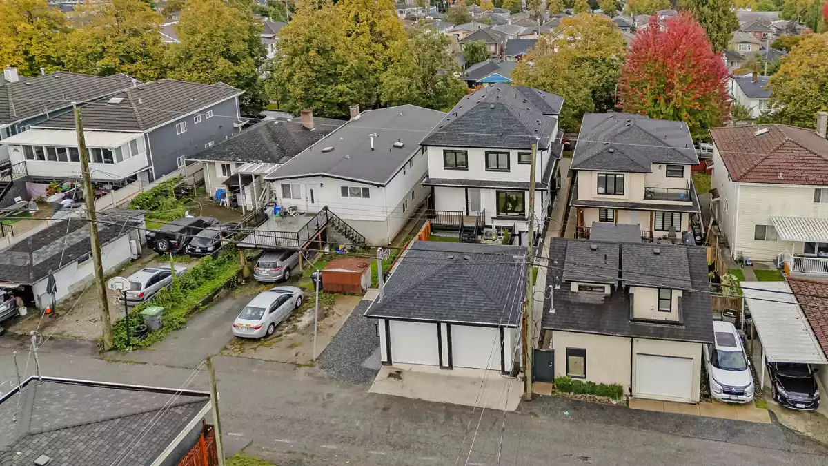 Outdoor Deck Photo of 2 585 E 60th Avenue, Vancouver, BC