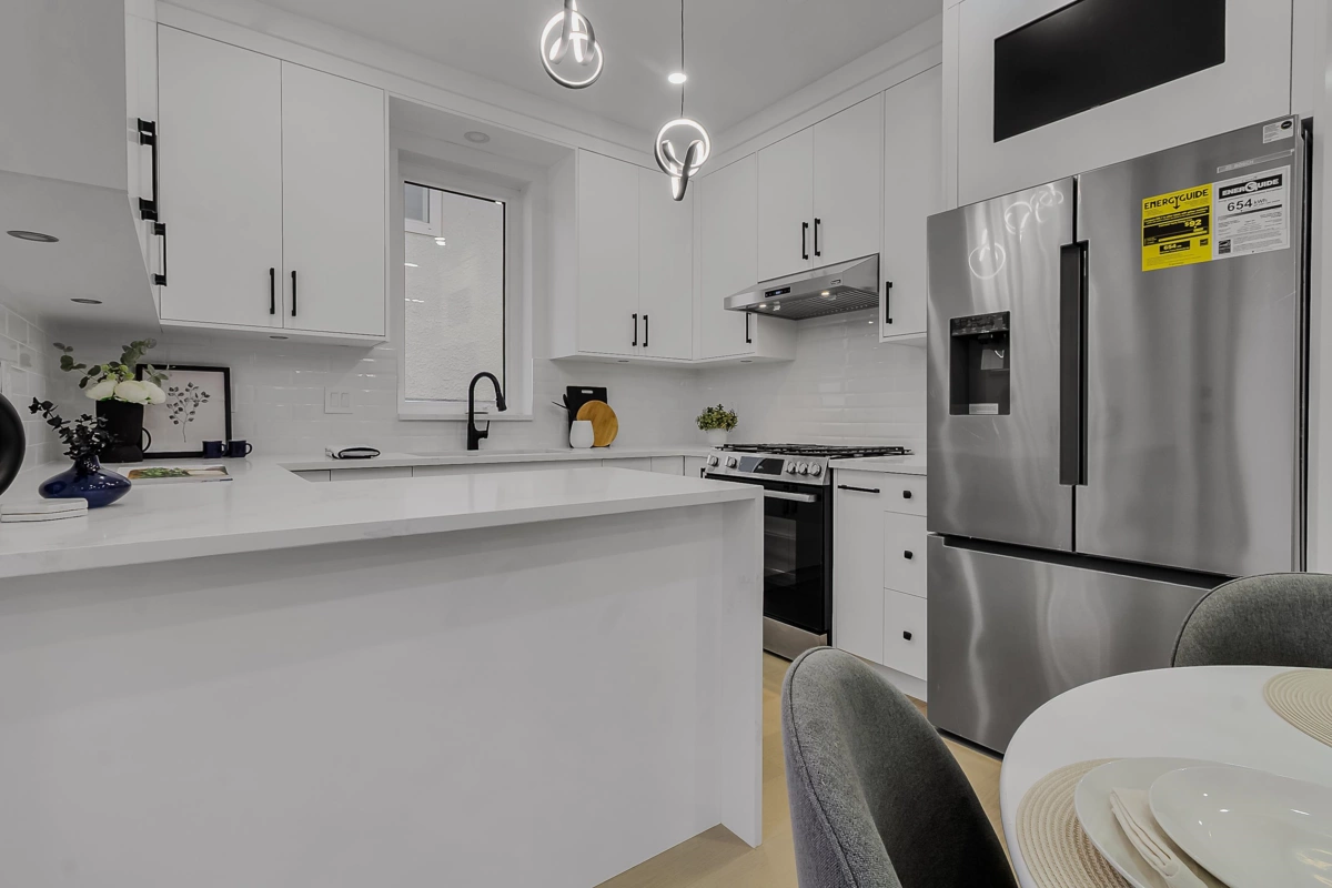 Powder Room Photo of 2 585 E 60th Avenue, Vancouver, BC