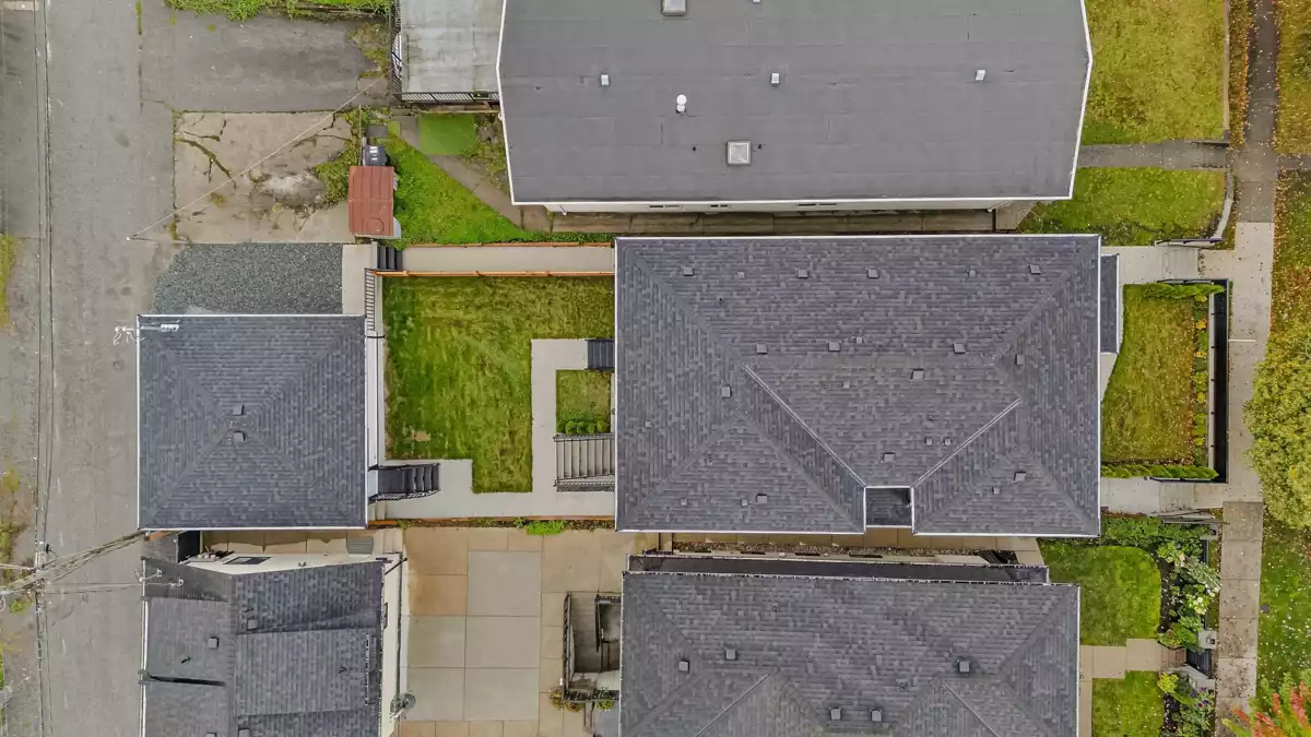 Swimming Pool Photo of 2 585 E 60th Avenue, Vancouver, BC