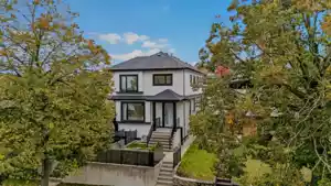 2 585 E 60th Avenue, Vancouver, BC