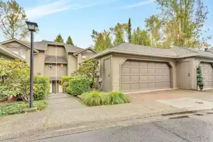8838 Larkfield Drive, Burnaby, BC, Burnaby — Townhouse for sale