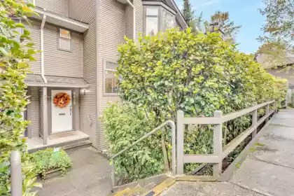 8838 Larkfield Drive, Burnaby, BC, Burnaby — Townhouse for sale
