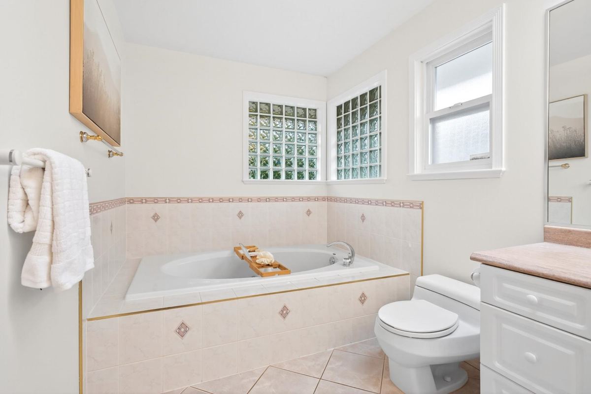 Entry Foyer Photo of 6748 Chateau Court, Delta, BC