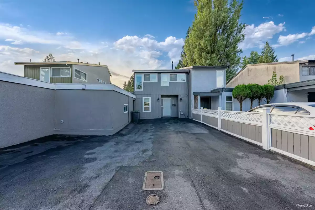 Kitchen Photo of 3010 Firbrook Place, Coquitlam, BC