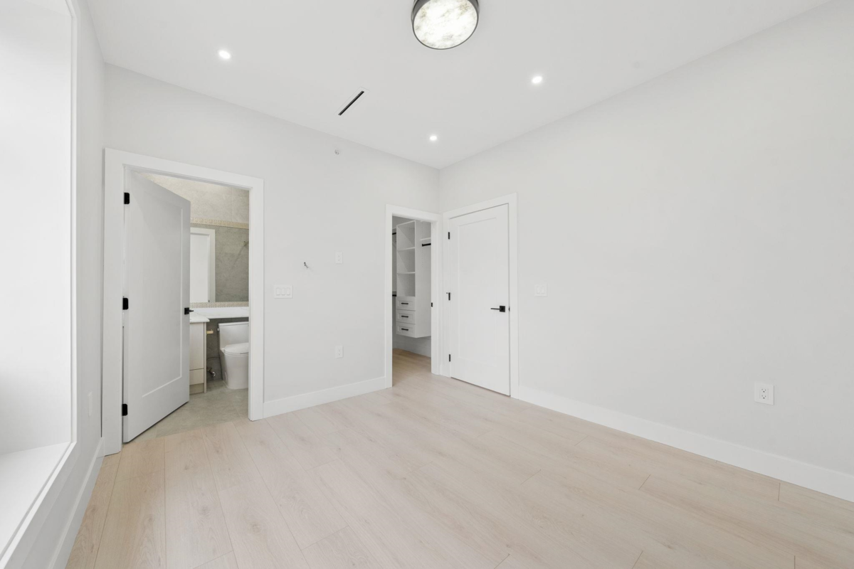 Backyard Photo of 1 3274 E 44th Avenue, Vancouver, BC