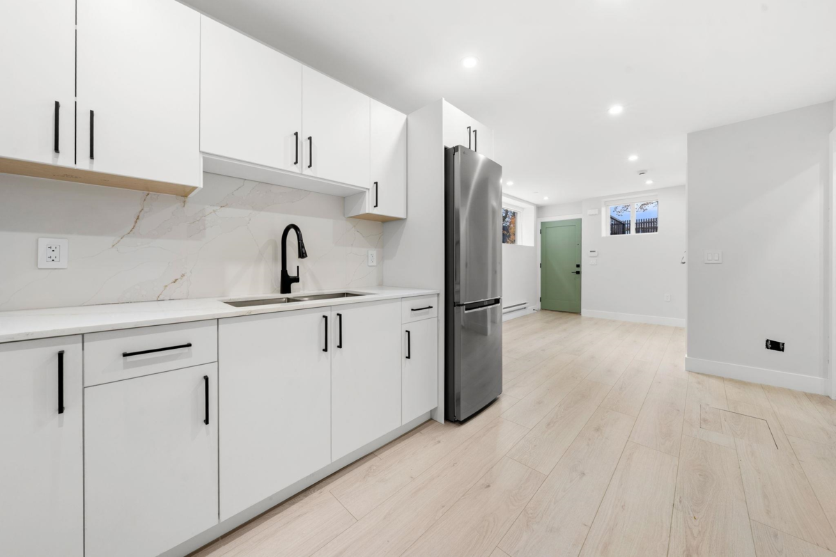 Bedroom 4 Photo of 1 3274 E 44th Avenue, Vancouver, BC