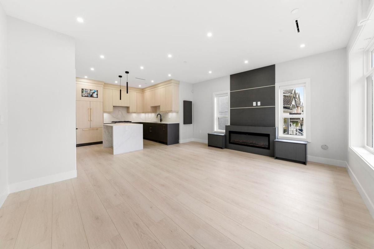 Exterior Rear Photo of 1 3274 E 44th Avenue, Vancouver, BC