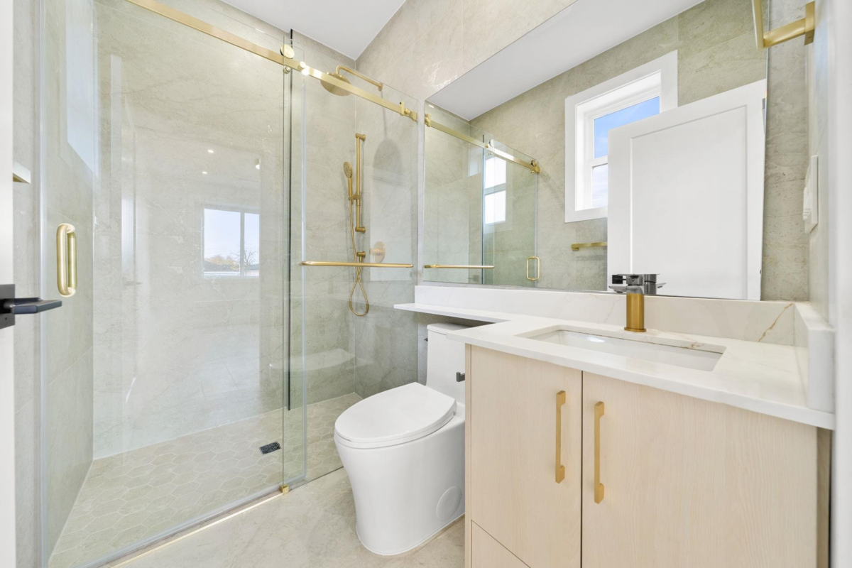 Fitness Center Photo Near 1 3274 E 44th Avenue, Vancouver, BC