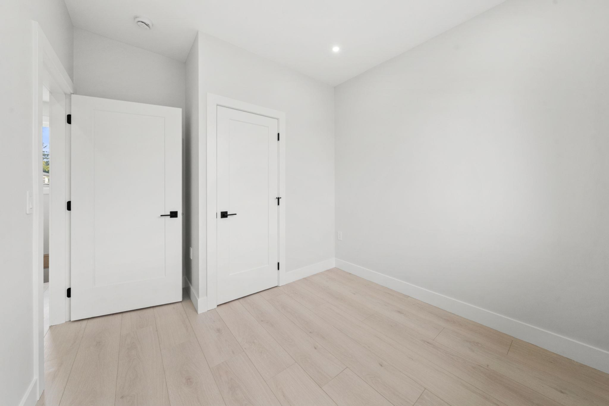 Hallway Photo of 1 3274 E 44th Avenue, Vancouver, BC