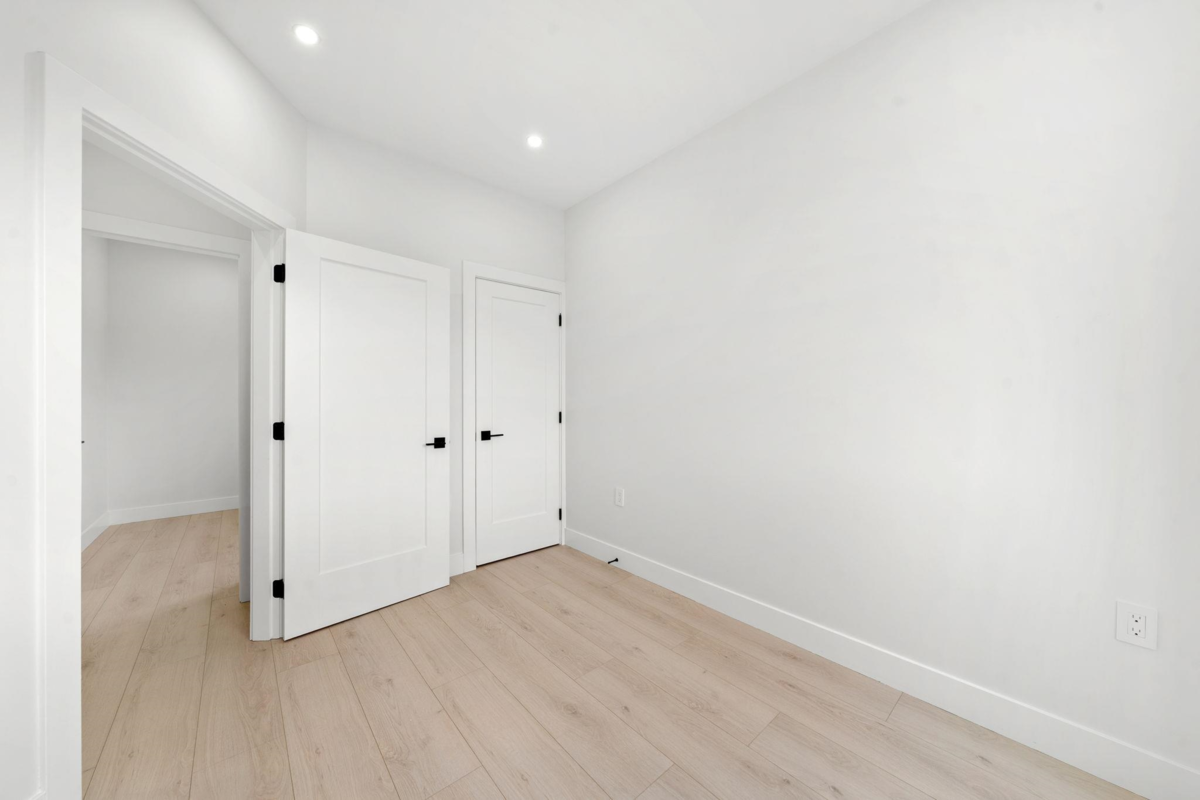 Hot Tub / Spa Photo of 1 3274 E 44th Avenue, Vancouver, BC