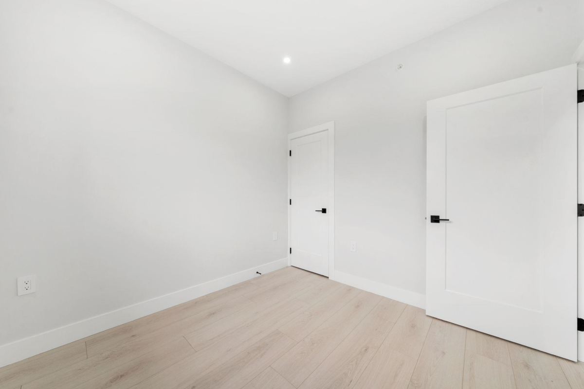 Laundry Room Photo of 1 3274 E 44th Avenue, Vancouver, BC