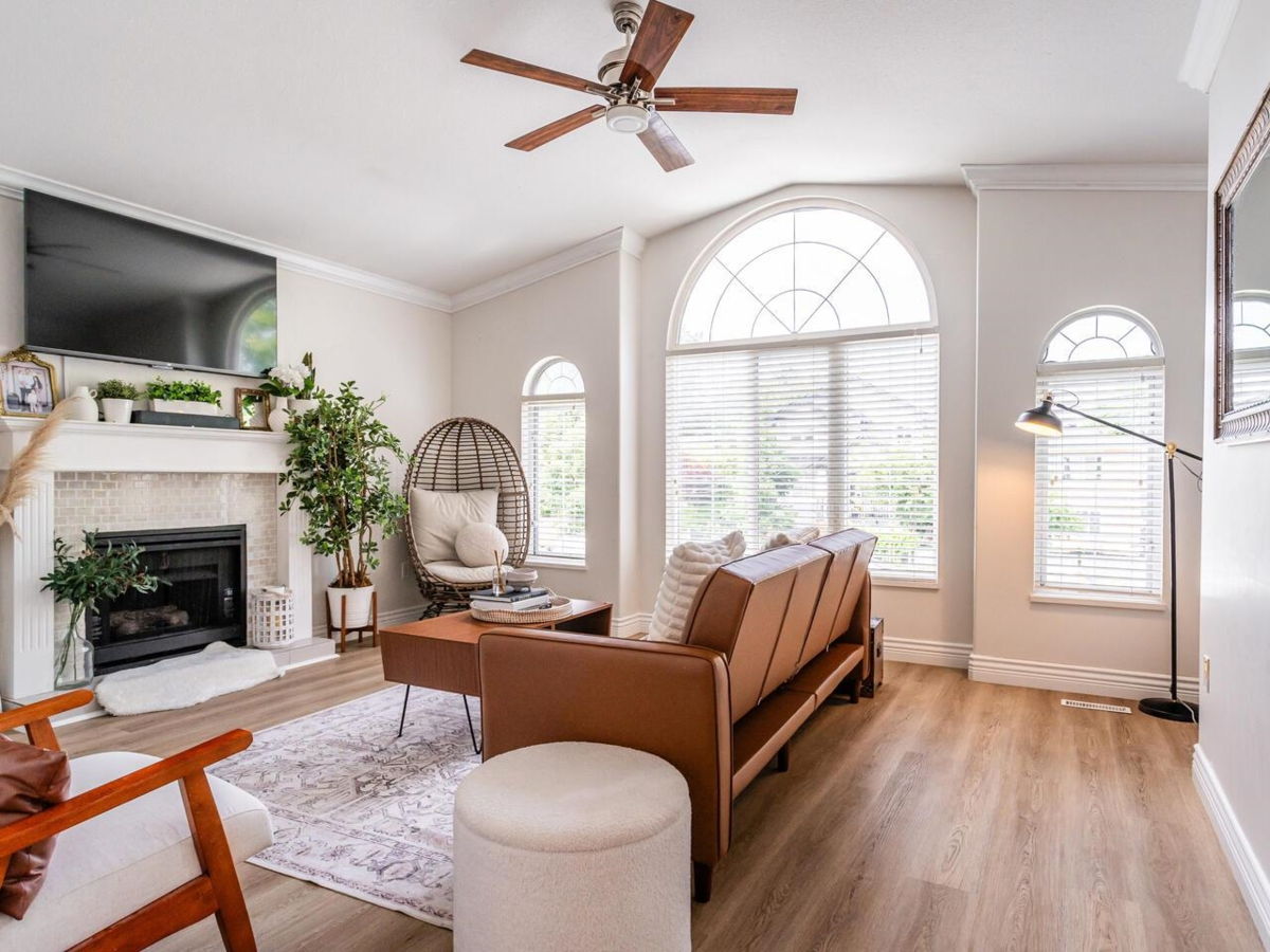 Living Room Photo of 1986 Fraser Avenue, Port Coquitlam, BC