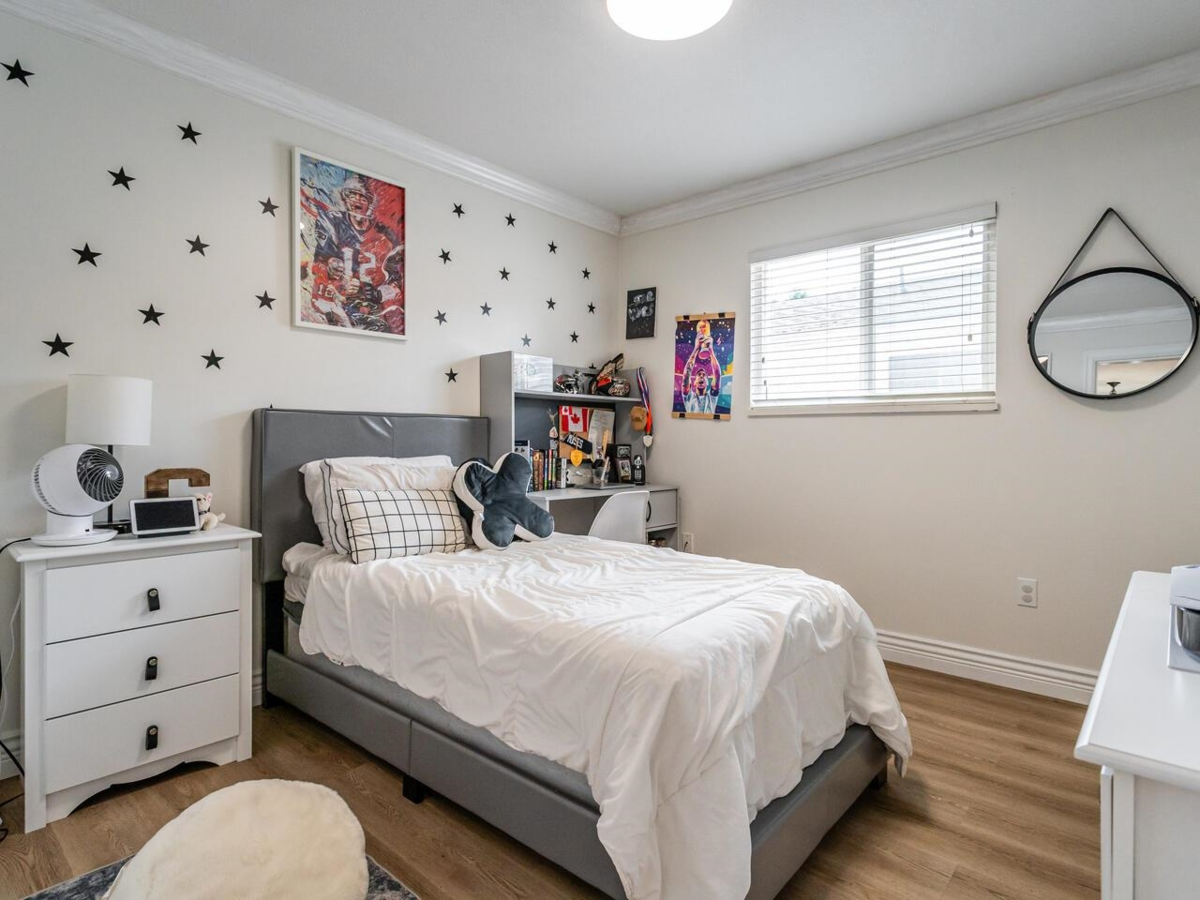 Powder Room Photo of 1986 Fraser Avenue, Port Coquitlam, BC