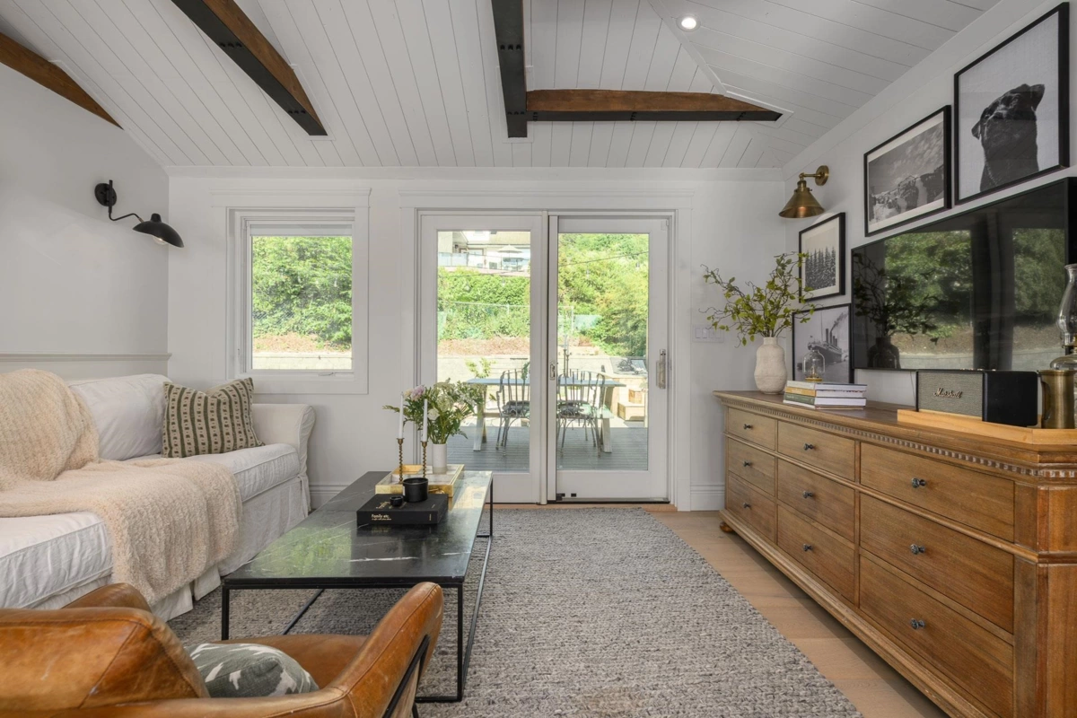 Kitchen Island Photo of 580 Ioco Road, Port Moody, BC