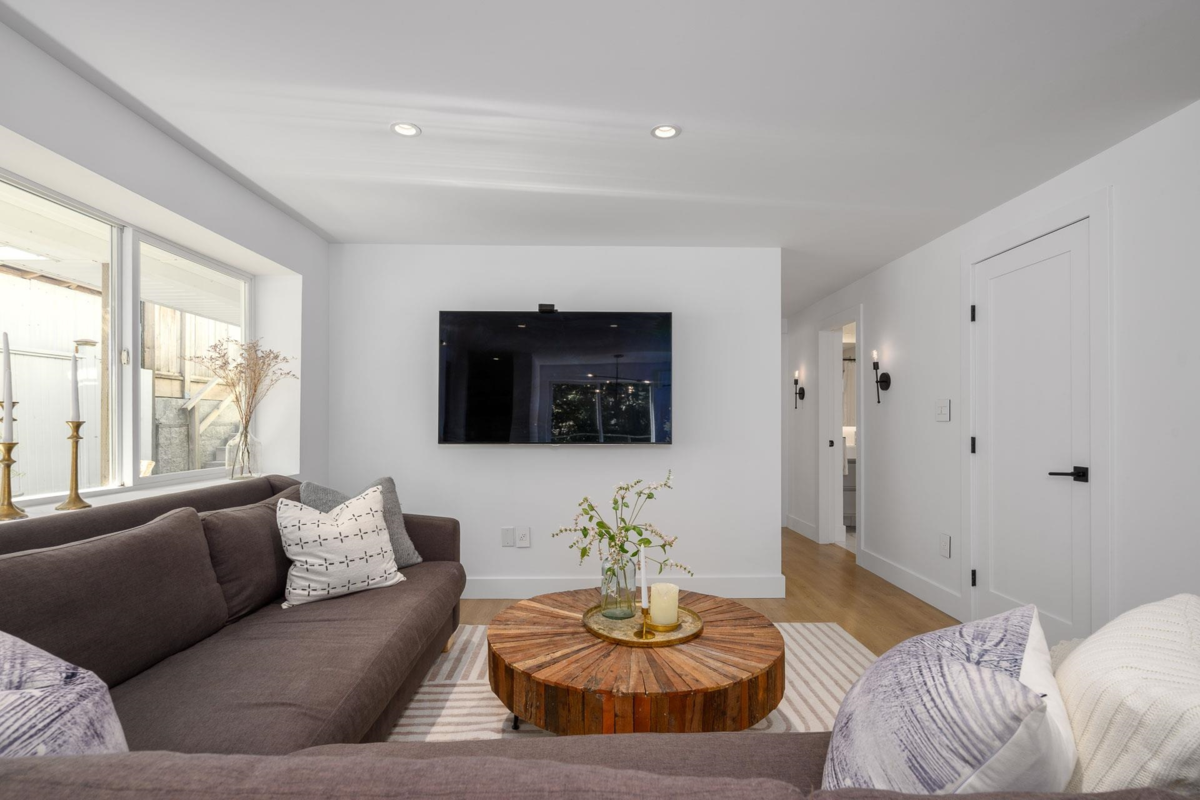 Laundry Room Photo of 580 Ioco Road, Port Moody, BC