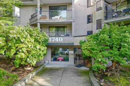 Garden / Landscaping Photo of 203 1740 Southmere Crescent, Surrey, BC