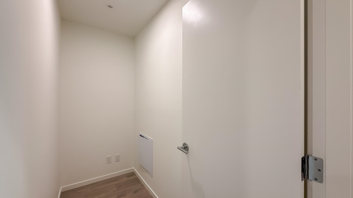 Hallway Photo of 744 6500 Minoru Boulevard, Richmond, BC