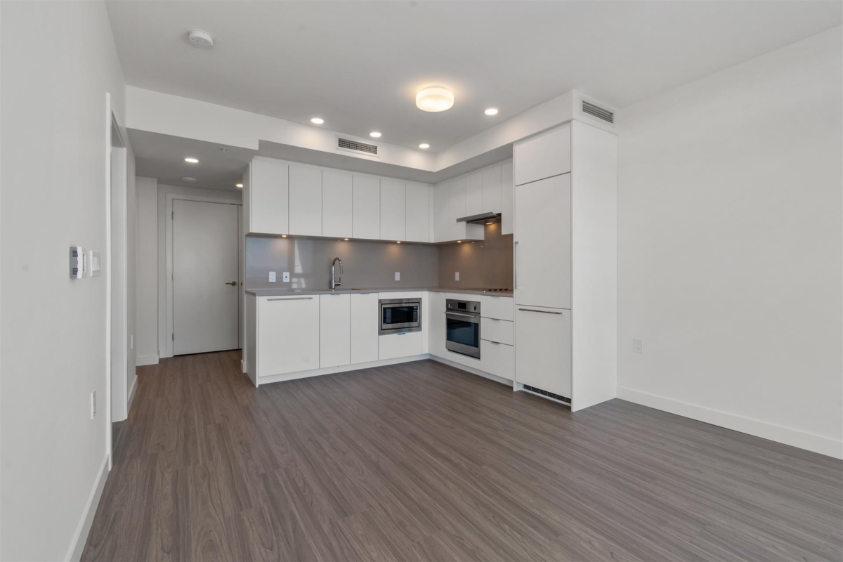 Family Room Photo of 2312 13675 107a Avenue, Surrey, BC