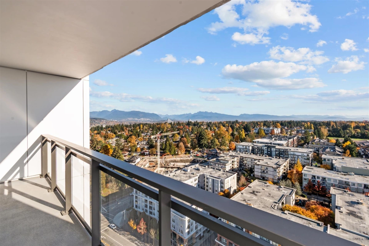Powder Room Photo of 2312 13675 107a Avenue, Surrey, BC