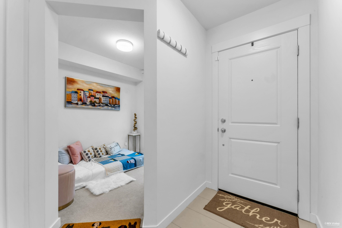 Kitchen Island Photo of 14 16260 23a Avenue, Surrey, BC