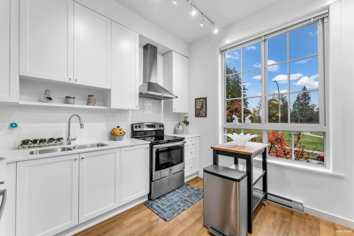 Powder Room Photo of 14 16260 23a Avenue, Surrey, BC