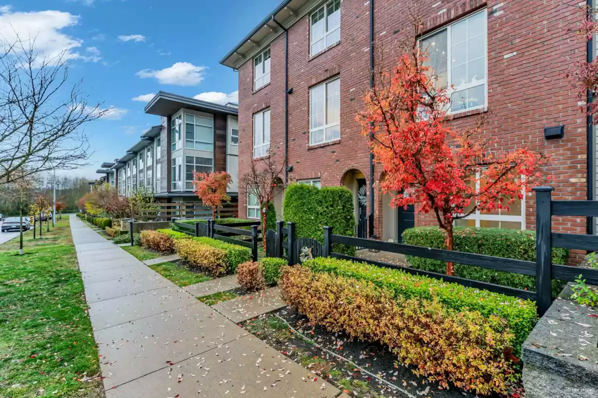 Swimming Pool Photo of 14 16260 23a Avenue, Surrey, BC