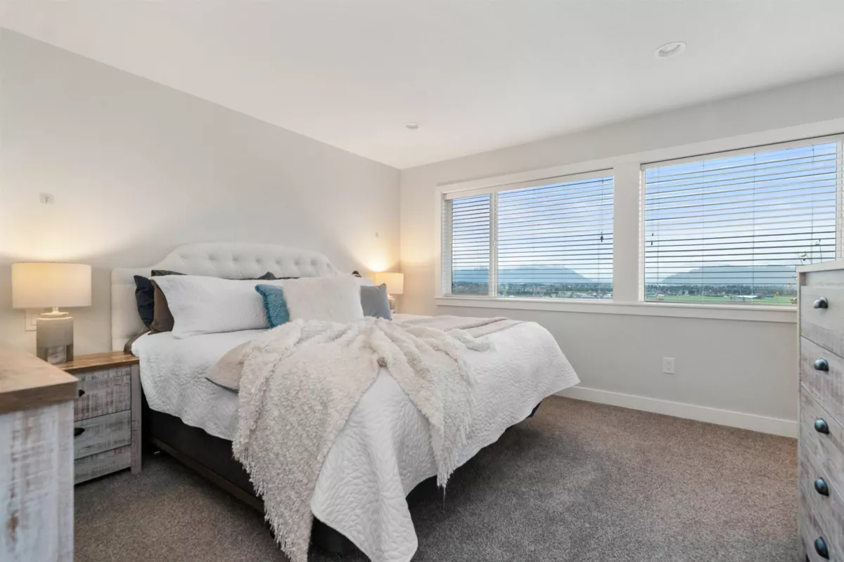 Entry Foyer Photo of 22 6262 Rexford Drive, Chilliwack, BC