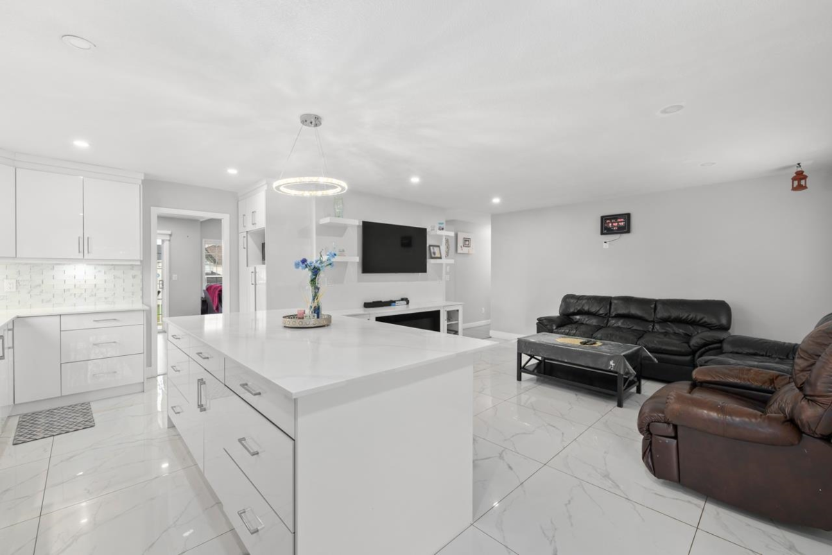 Guest Bathroom Photo of 31165 Sidoni Avenue, Abbotsford, BC