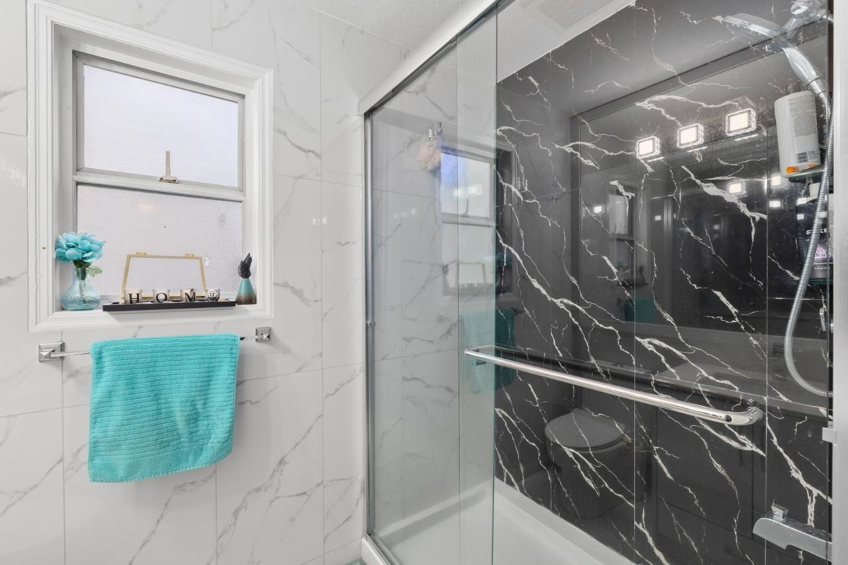 Hallway Photo of 31165 Sidoni Avenue, Abbotsford, BC