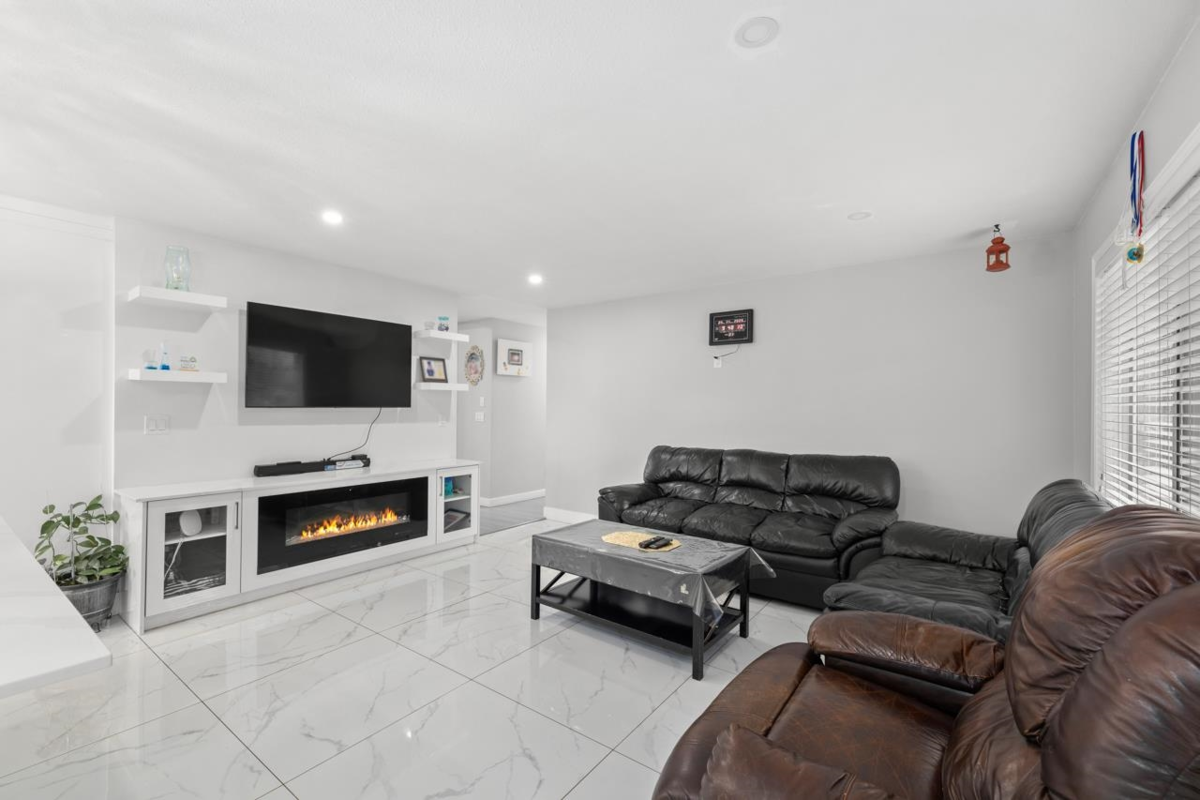 Powder Room Photo of 31165 Sidoni Avenue, Abbotsford, BC