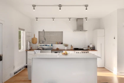 Kitchen Island Photo of 1636 Frances Street, Vancouver, BC