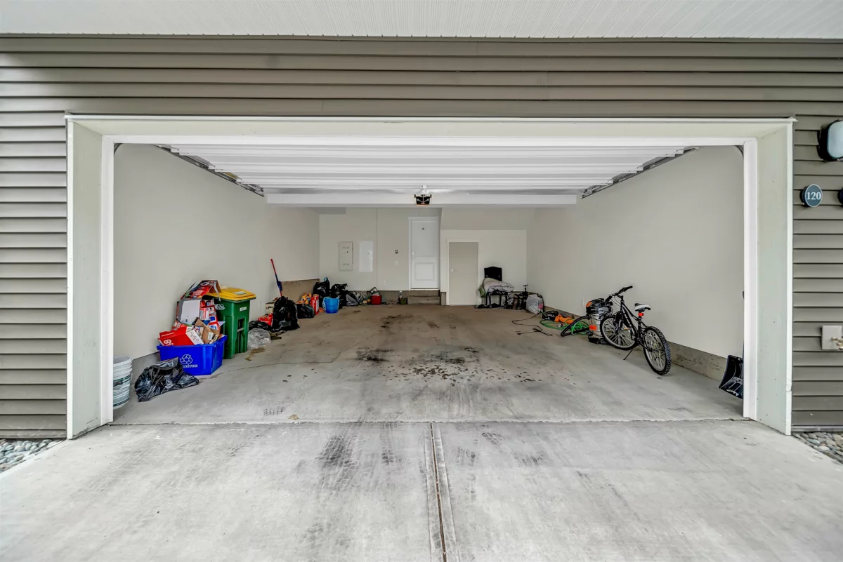 Hallway Photo of 120 15778 85 Avenue, Surrey, BC