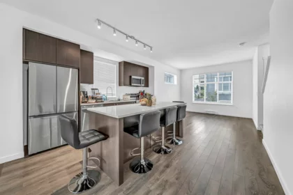 Kitchen Photo of 120 15778 85 Avenue, Surrey, BC