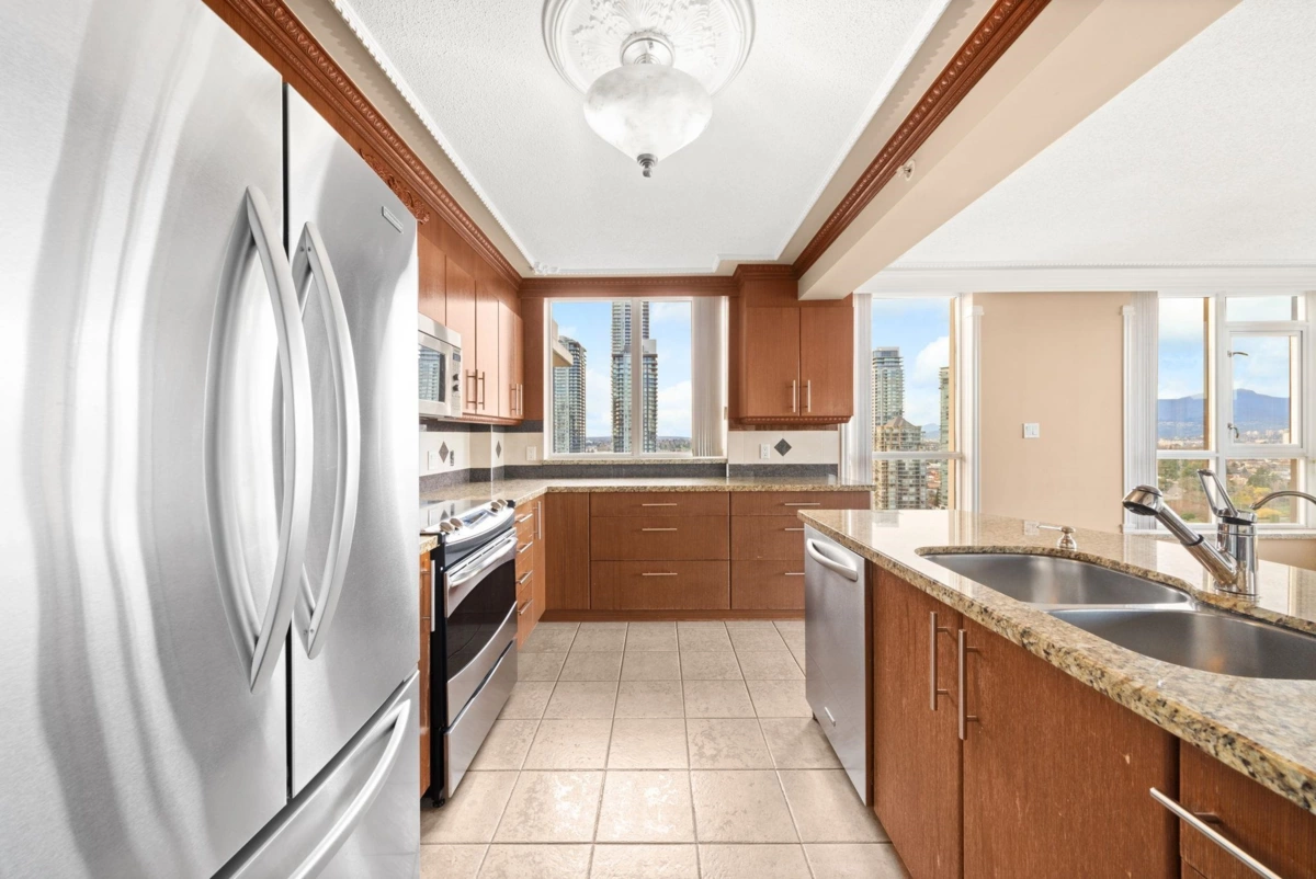 Walk-In Closet Photo of 2903 2088 Madison Avenue, Burnaby, BC