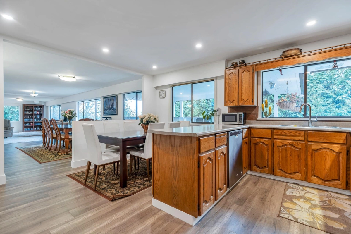 Garage Interior Photo of 3775 Lincoln Avenue, Coquitlam, BC