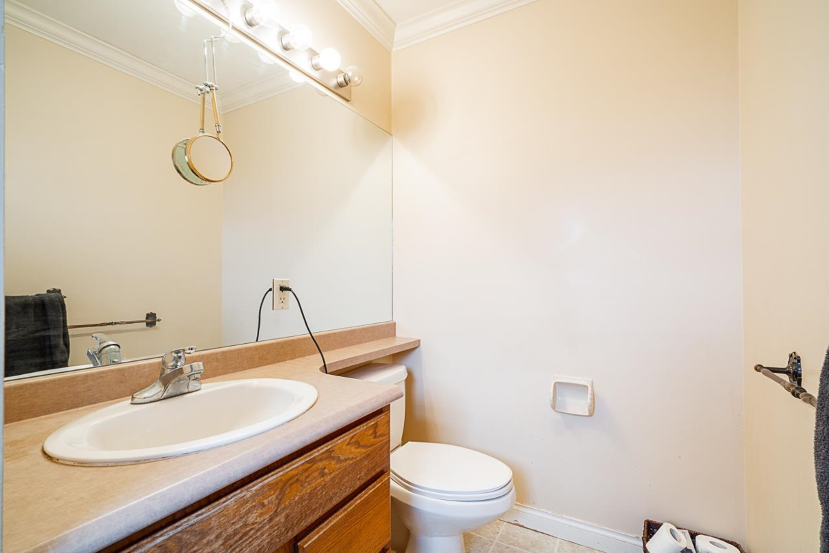 Basement Recreation Room Photo of 15576 Buena Vista Avenue, White Rock, BC