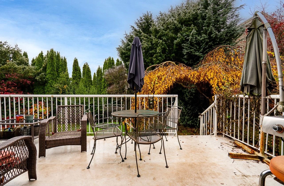 Entry Foyer Photo of 15576 Buena Vista Avenue, White Rock, BC