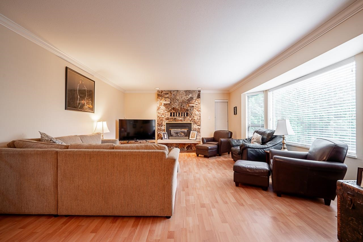 Family Room Photo of 15576 Buena Vista Avenue, White Rock, BC