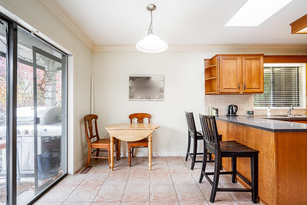 Guest Bathroom Photo of 15576 Buena Vista Avenue, White Rock, BC