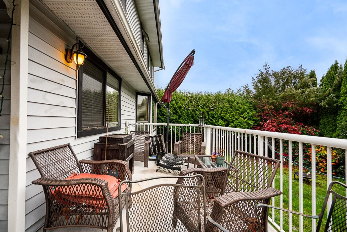 Hallway Photo of 15576 Buena Vista Avenue, White Rock, BC