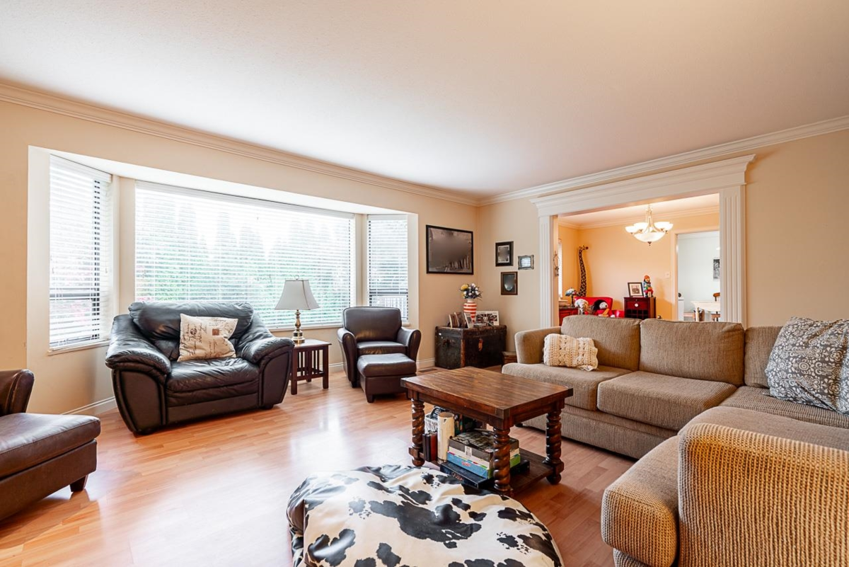 Kitchen Photo of 15576 Buena Vista Avenue, White Rock, BC