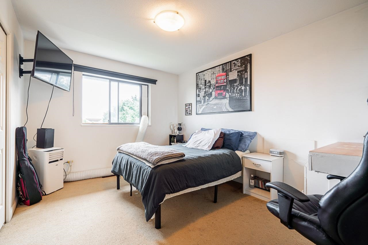 Laundry Room Photo of 15576 Buena Vista Avenue, White Rock, BC