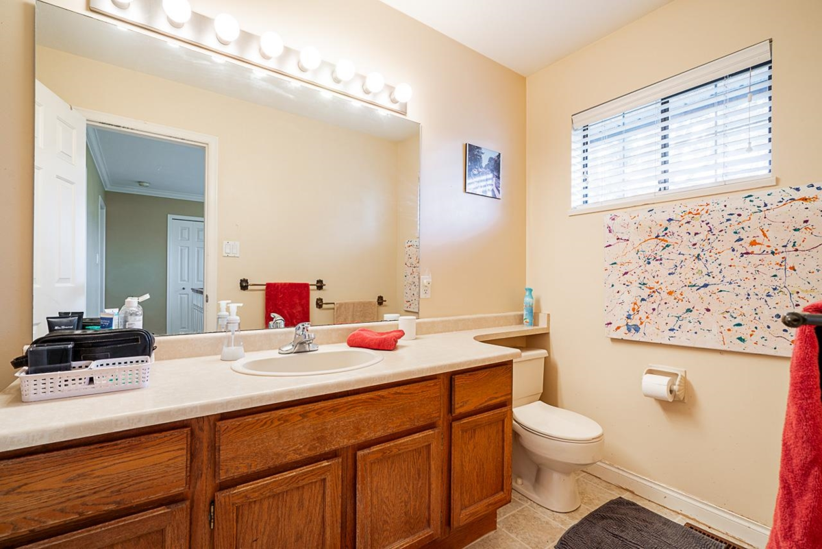 Mudroom Photo of 15576 Buena Vista Avenue, White Rock, BC