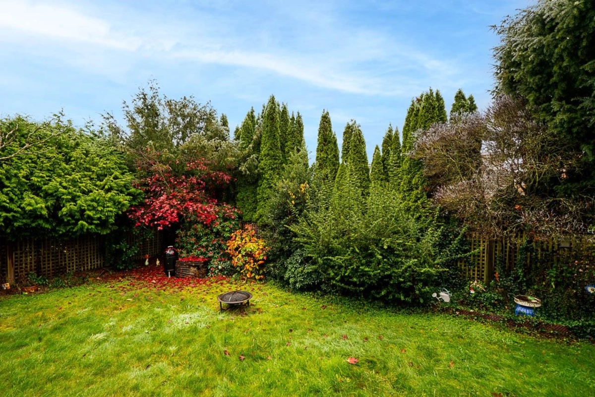 Staircase Photo of 15576 Buena Vista Avenue, White Rock, BC