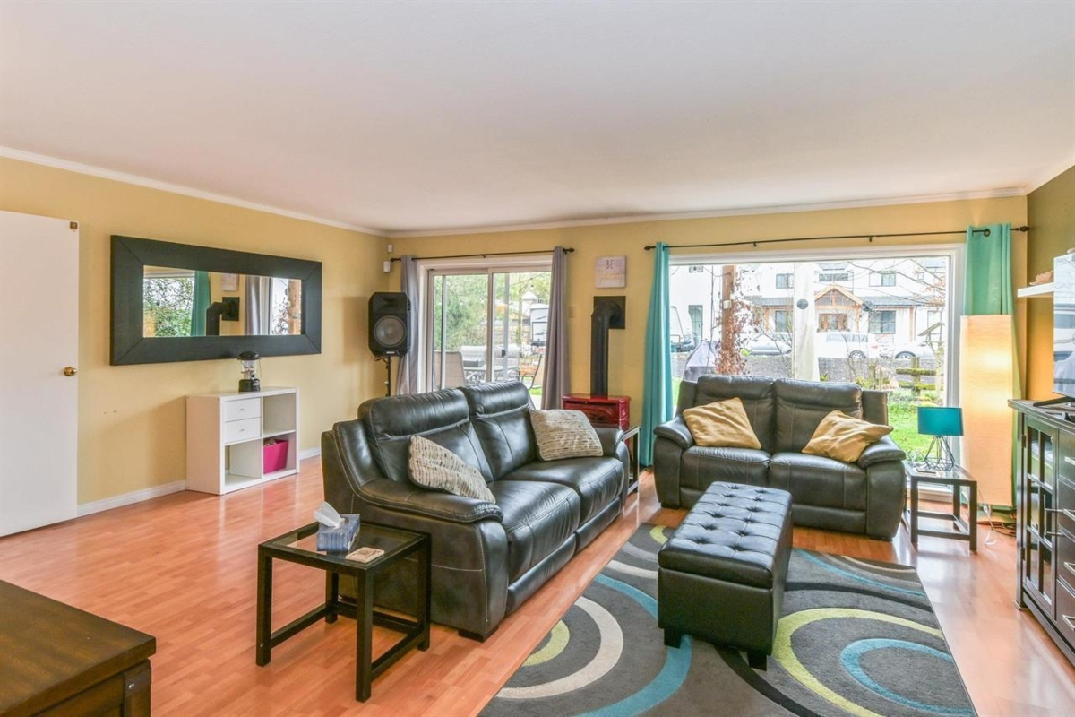 Family Room Photo of 21810 40 Avenue, Langley, BC