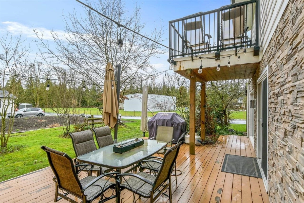 Walk-In Closet Photo of 21810 40 Avenue, Langley, BC