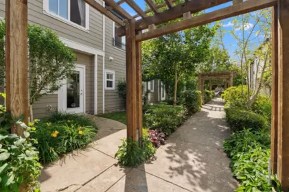 Front Yard Photo of 94 15588 32 Avenue, Surrey, BC