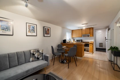 Hot Tub / Spa Photo of 4343 11th Avenue, Vancouver, BC
