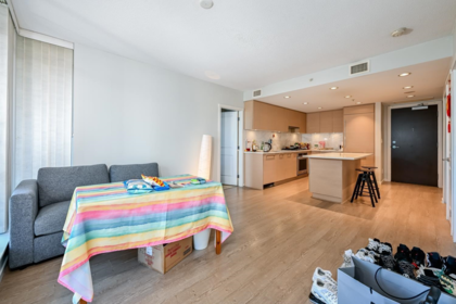 Kitchen Island Photo of 1605 6700 Dunblane Avenue, Burnaby, BC