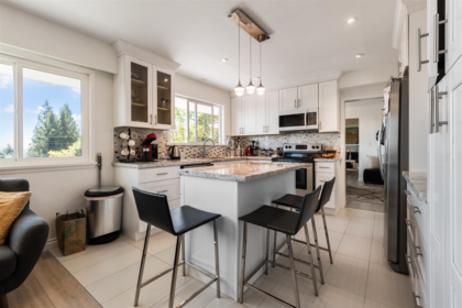 Dining Area Photo of 1895 Rosebery Avenue, West Vancouver, BC